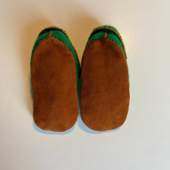 Handmade Green Wool Toddler Moccasins Embroidered Suede bottom NWOT - Picture 5 of 5